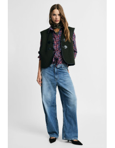 High-waisted, wide-leg jeans with a distressed wash – Please