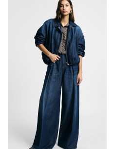 High-waisted, loose-fit jeans with darts – Please