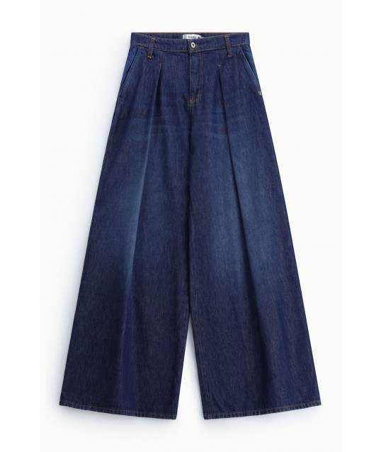 High-waisted, loose-fit jeans with darts – Please