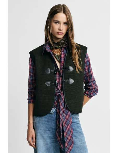 Gilet Con Chiusura A Alamari E Bordo A Contrasto Please