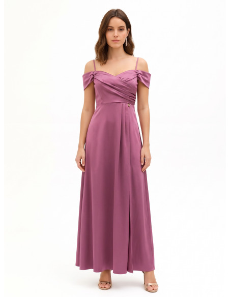 Long Structured Satin Dress with a Rinascimento-Style Sweetheart Neckline
