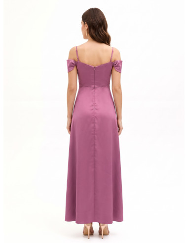 Long Structured Satin Dress with a Rinascimento-Style Sweetheart Neckline