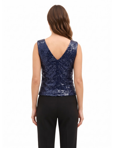 Sequin-covered top with a double V-neckline in the Rinascimento style
