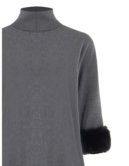 Pull à col roulé ample avec empiècements en fausse fourrure « Rinascimento »