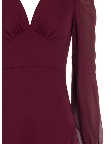 Robe longue de style sirène en crêpe scuba avec découpe dans le dos...