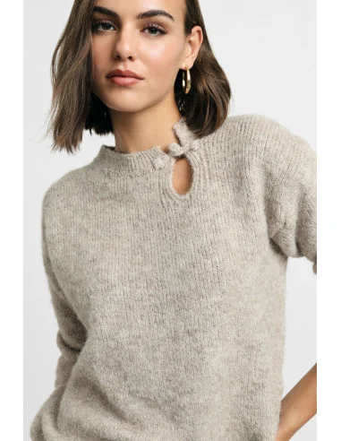 Pull à col rond avec découpe « Please »