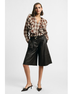 Short taille moyenne avec pinces et passants « Please »