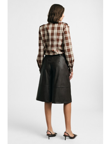 Short taille moyenne avec pinces et passants « Please »