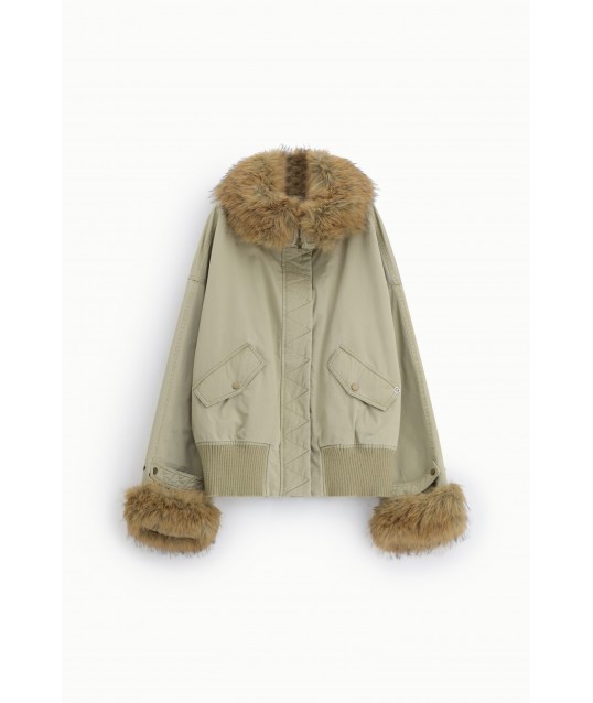 Parka Corta Con Cappuccio E Dettagli In Pelliccia Please