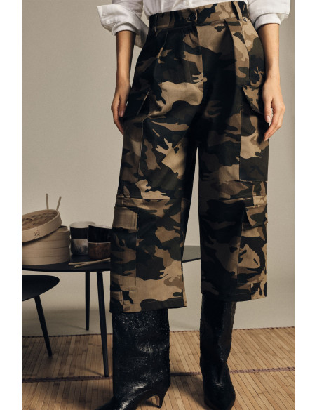 Dixie Camouflage-Print Cropped Trousers with Pockets - Vestiti Firm...