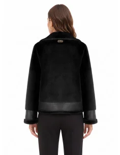 Veste courte en fourrure synthétique avec détails en simili-cuir et poches avant à fermeture éclair dorée « Rinascimento » 2
