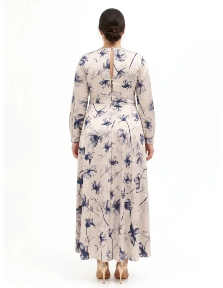 Robe longue grande taille en satin avec bande plissée à la taille Rinascimento Curvy