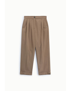 High-waisted trousers with pleats and turn-ups, please 2