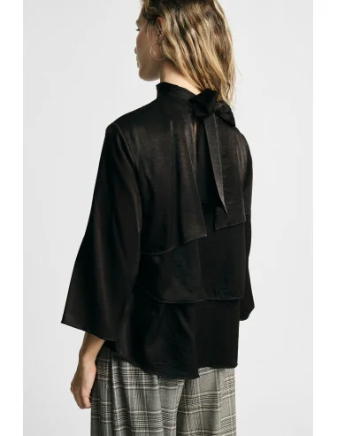 Blusa A Balze Con Maniche Lunghe E Collo Alto Please