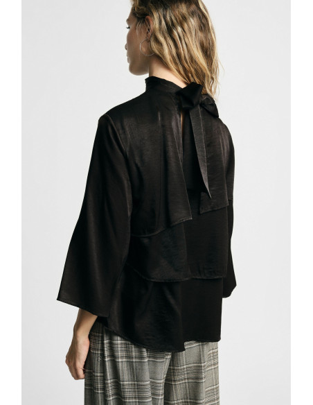 Blusa A Balze Con Maniche Lunghe E Collo Alto Please