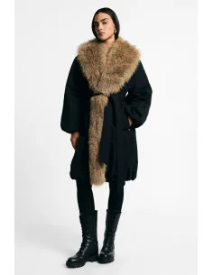 Cappotto Con Maxi Collo In Pelliccia E Cintura Please