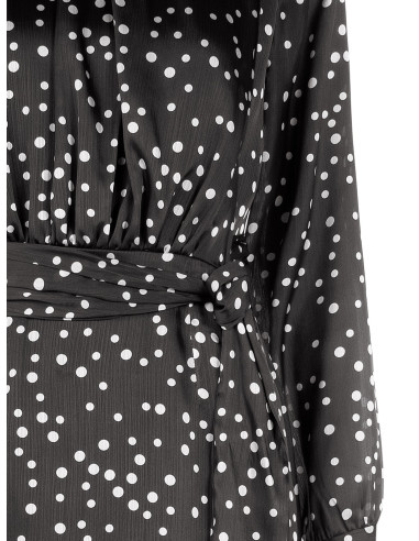 Robe courte en satin légèrement froncé, à manches 3/4, style Rinascimento