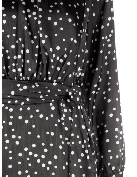 Robe courte en satin légèrement froncé, à manches 3/4, style Rinascimento