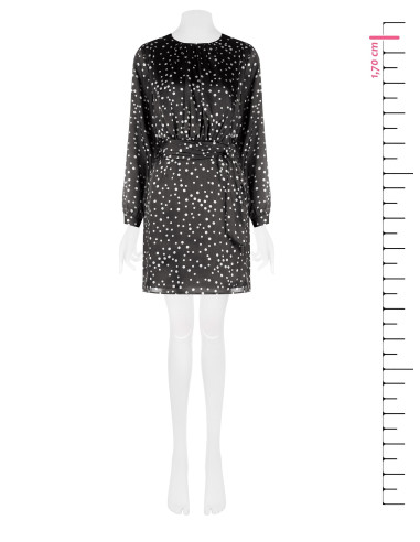 Robe courte en satin légèrement froncé, à manches 3/4, style Rinascimento
