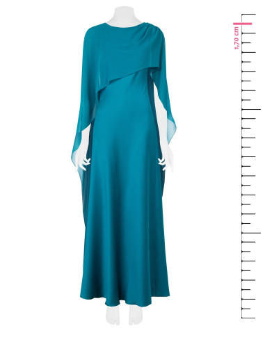 Long, flowing dress in structured satin with a Rinascimento-style georgette cape