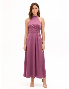 Robe longue en satin structuré, à col haut et froncée sur une hanche, style Rinascimento