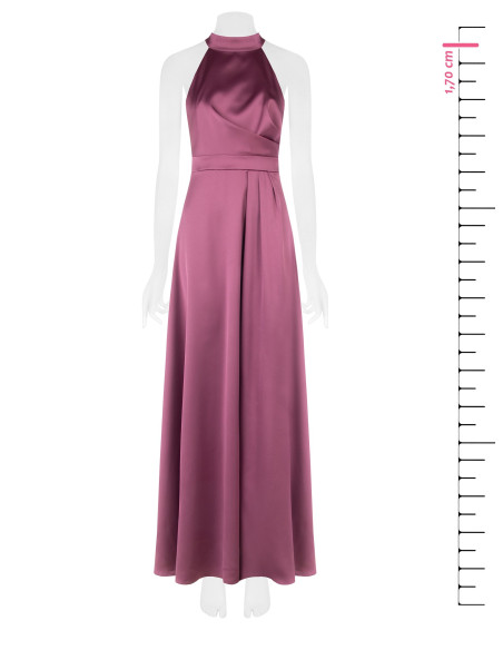 Robe longue en satin structuré, à col haut et froncée sur une hanche, style Rinascimento