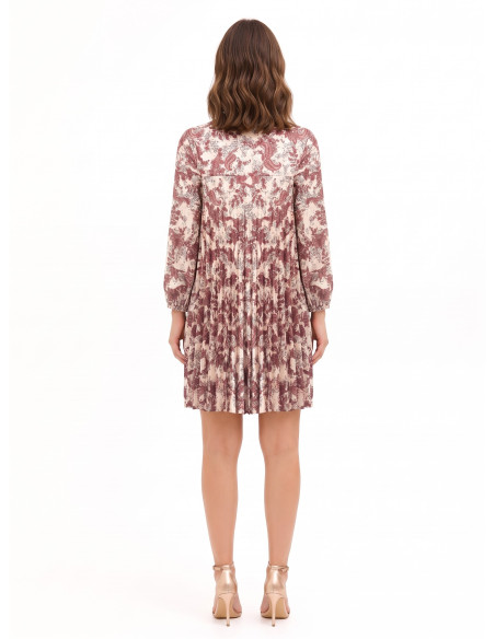 Loose-fitting, short, pleated satin dress with a paisley print and a Rinascimento-style neckline with ties