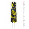 Robe longue et fluide en satin légèrement froncé, avec un motif floral de style Rinascimento