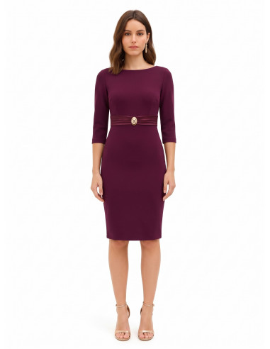 Robe fourreau en crêpe scuba avec détail à la taille en satin et bijou arborant le logo Rinascimento