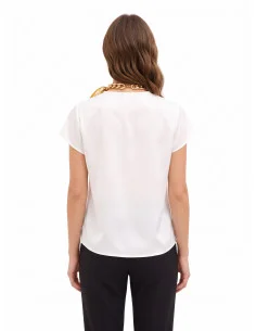 Blouse en satin mat à encolure en V, avec chaîne et foulard tressés « Rinascimento » 2