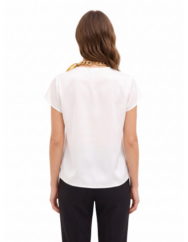 Blouse en satin mat à encolure en V, avec chaîne et foulard tressés « Rinascimento »