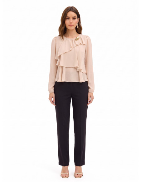 Blouse en georgette à volants superposés, ornée d'une broche décorative « Rinascimento »