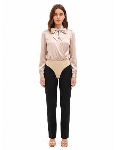 Body ample en satin avec encolure en V croisée et nœud « Rinascimento »