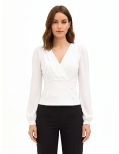 Blouse cintrée en crêpe scuba, avec encolure en V croisée et boutons assortis « Rinascimento »