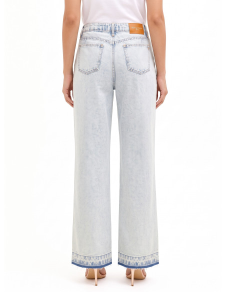 Wide-leg jeans with double darts and frayed hem, ‘Rinascimento’ extra-light wash