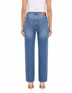 Straight-fit jeans with a logo patch on the back pocket – Rinascimento 2