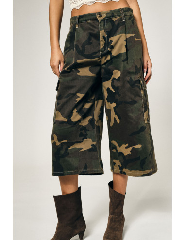 Camouflage Print Cargo Bermuda Shorts with Side Pockets Please