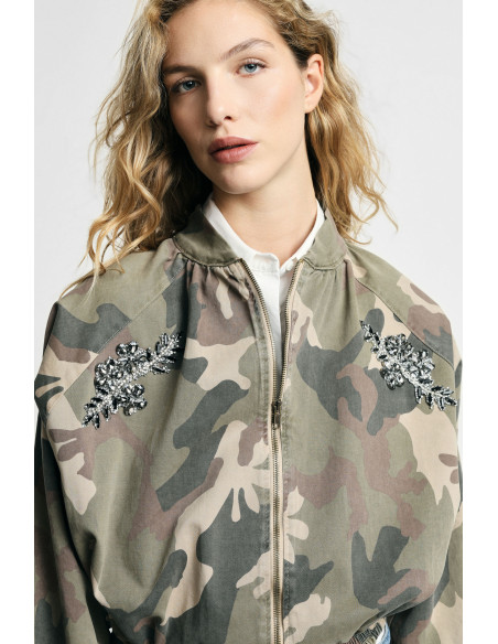 Cropped Camouflage Print Bomber Jacket with Jewel Embroidery Please