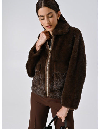 Manteau court en fausse fourrure avec maxi poches Rinascimento - Chocolat