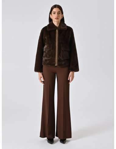 Manteau court en fausse fourrure avec maxi poches Rinascimento - Chocolat