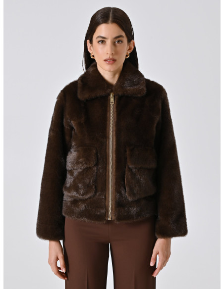Manteau court en fausse fourrure avec maxi poches Rinascimento - Chocolat