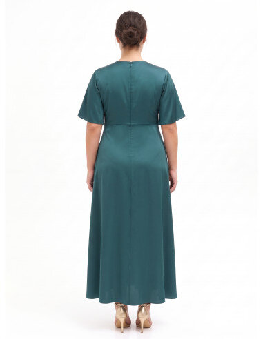 Robe longue grande taille évasée en satin avec décolleté en V croisé Rinascimento Curvy - Vert