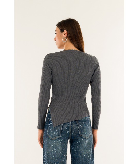 Asymmetrical Madonna Neckline Kontatto