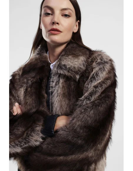 Eco-Fur Corta Con Zip E Bordo A Coste Dixie
