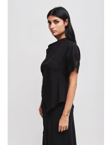 Top Con Scollo Asimmetrico E Inserti In Pizzo Maryley