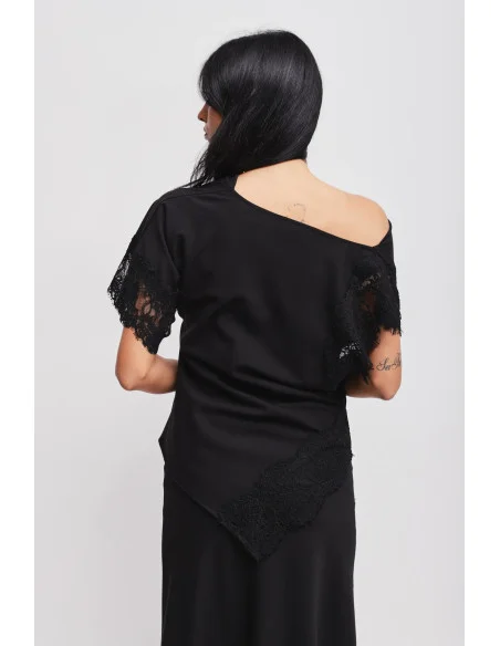 Top Con Scollo Asimmetrico E Inserti In Pizzo Maryley