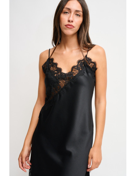 Robe asymétrique en satin avec bordures en dentelle Maryley
