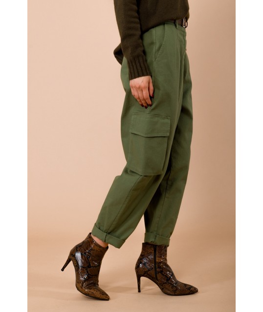 Pantalon cargo avec ceinture élastiquée à l'arrière et ceinture assortie Maryley