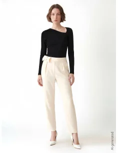 Top Aderente In Misto Cotone A Coste Sottili Con Scollo Asimmetrico Rinascimento