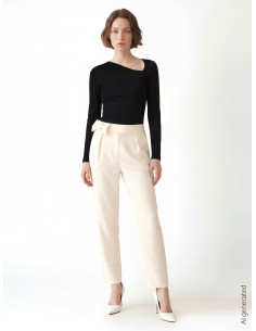 Top slim en coton mélangé avec encolure asymétrique Rinascimento